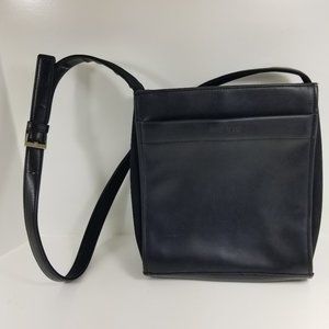 Nine west shoulder bag faux Lether silver buckle strap and magnetic closure